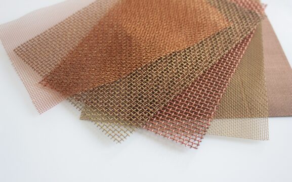 Сетки изготовленые из цветных металлов. Преимущества сетки: - высокий показатель проводимости; - легкость; - устойчивость к коррозии.